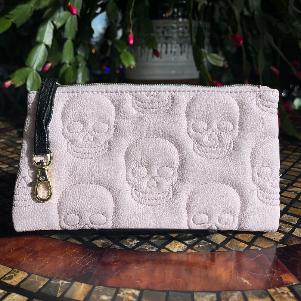 Betsey Johnson Pink Skull Boss Vanity Faux Leather Bag Gold Tone Hardware EUC